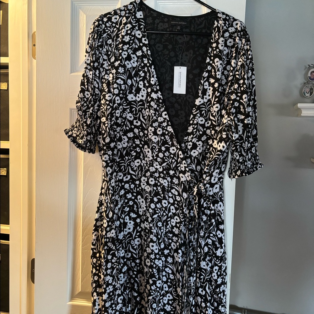 Banana Republic never worn Black and White Dress